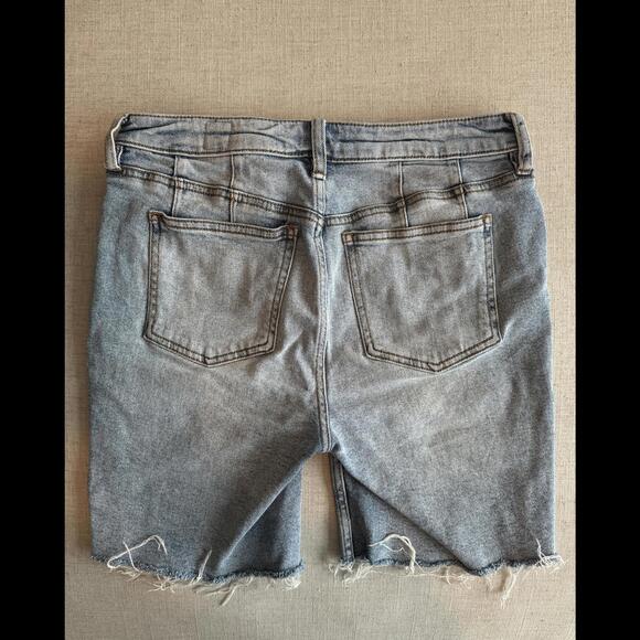 We The Free Avery Button Fly Denim Cut Off Jean Bermuda Shorts Womens Size 28 - Picture 2 of 4